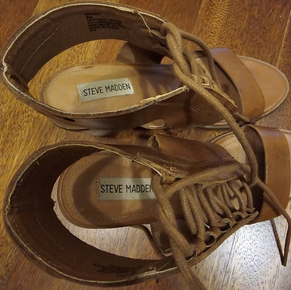 Steve Madden leather sandles. Size 8 - Picture 4 of 6